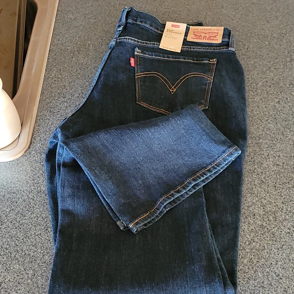 Levi's - Picture 2 of 3